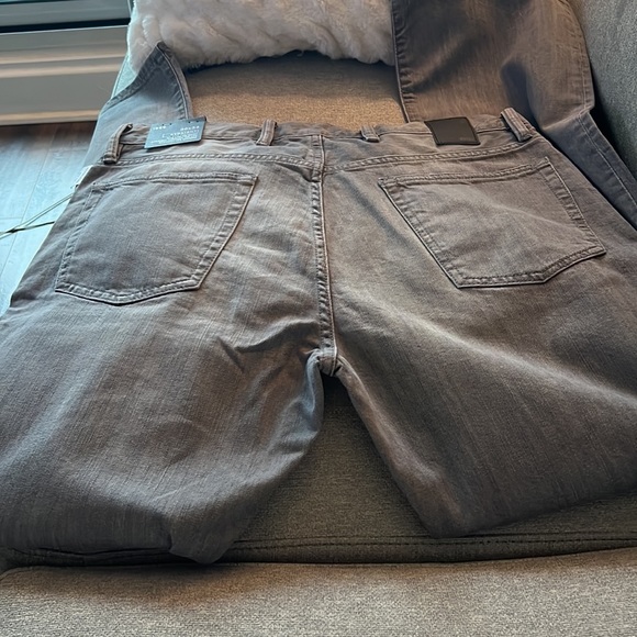 Brand New - Men’s Gap Straight Leg Jeans - Picture 3 of 5